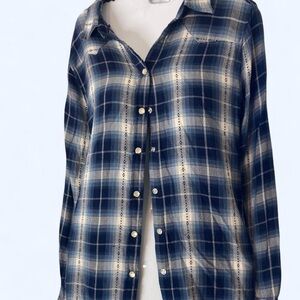 Blue plaid button-down shirt #plaidshirt Jane & Delancey M